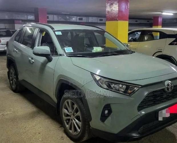 Toyota RAV4 2021 Green