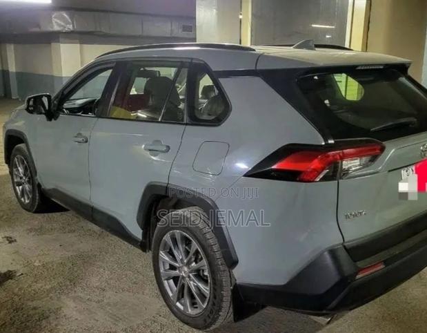 Toyota RAV4 2021 Green