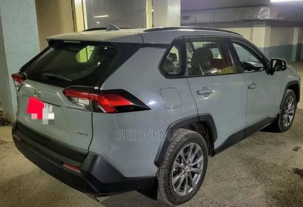 Toyota RAV4 2021 Green