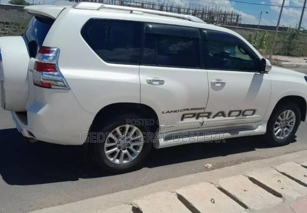 Toyota Land Cruiser Prado 2016 White
