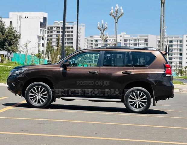 Toyota Land Cruiser Prado 2019 Brown