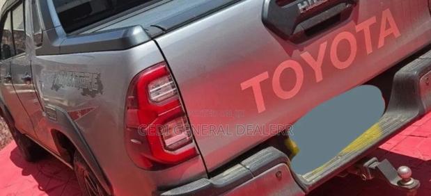 Toyota Hilux 2022 Silver