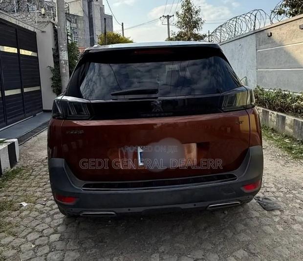 Peugeot 5008 2021 Brown