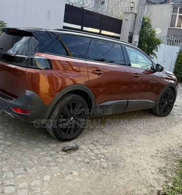 Peugeot 5008 2021 Brown