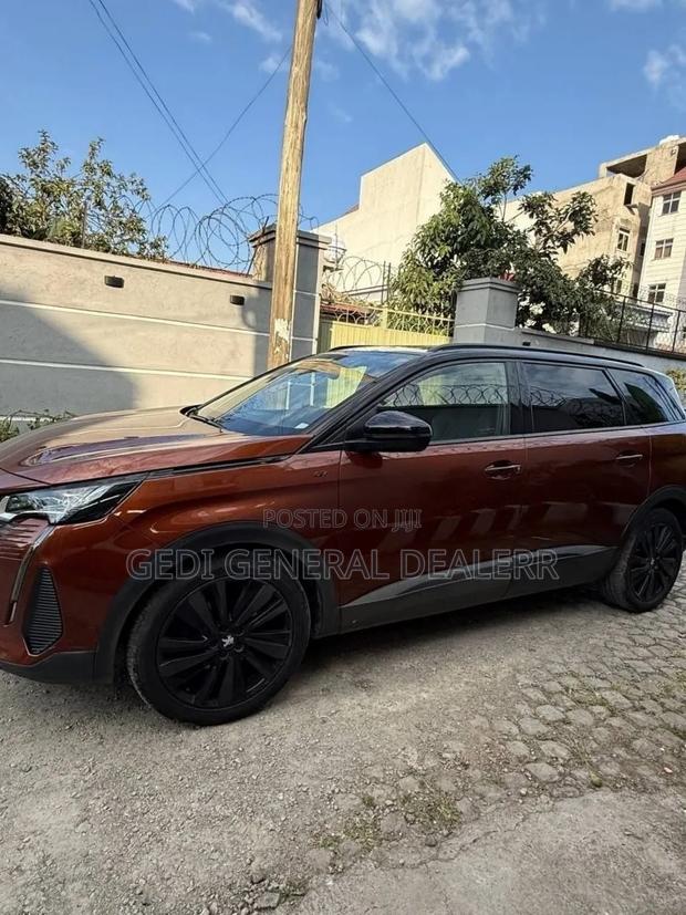Peugeot 5008 2021 Brown
