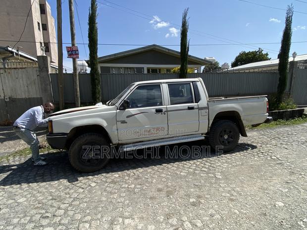 Mitsubishi L200 Double Cab 2.4 4WD 2000 White