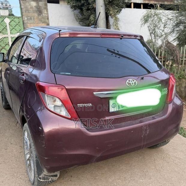 Toyota Yaris 2012 Red
