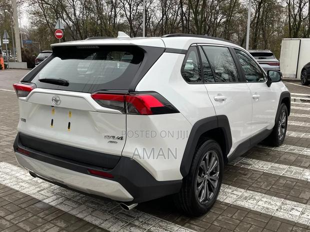 Toyota RAV4 2023 White