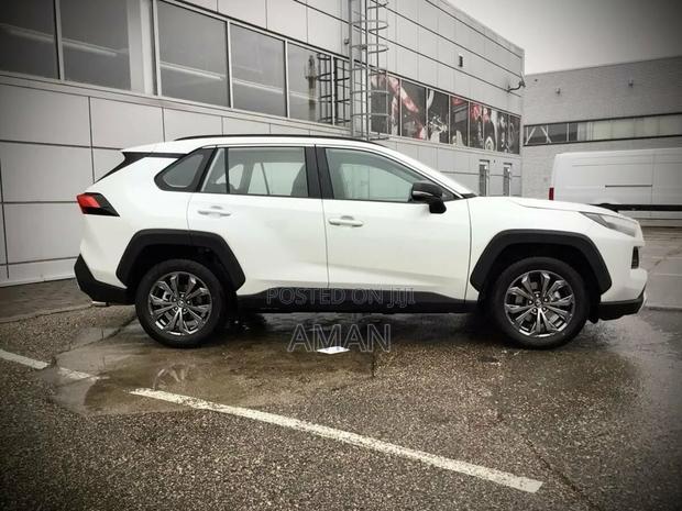 Toyota RAV4 2023 White