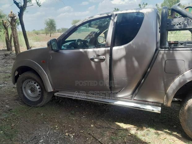 Mitsubishi L200 Club Cab 2.5 136hp 4WD 2007 Silver