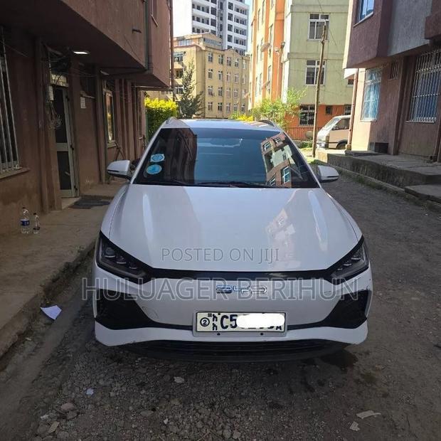 BYD E2 43 kWh 94 hp FWD 2023 White