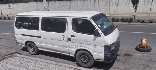 Toyota Grand HiAce 2000 White