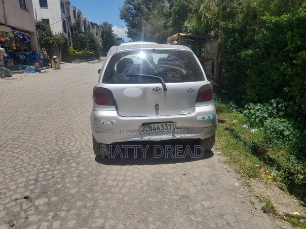 Toyota Vitz 2002 Silver