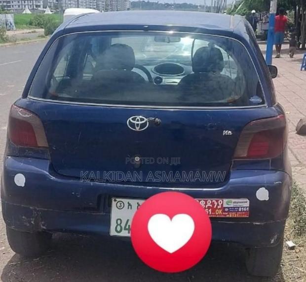 Toyota Vitz 2000 Blue