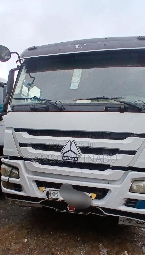 Sinotruk Howo 2017 White