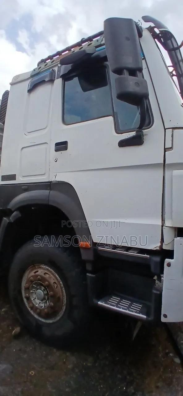 Sinotruk Howo 2017 White