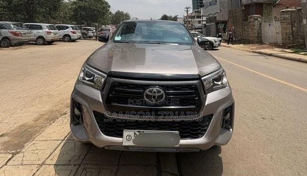 Toyota Hilux 2021 Gray
