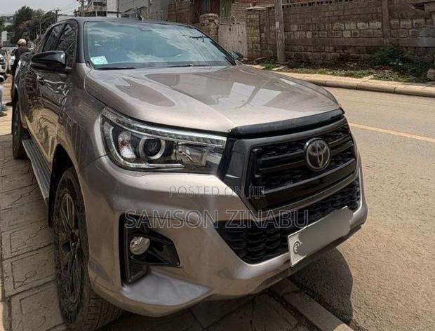 Toyota Hilux 2021 Gray