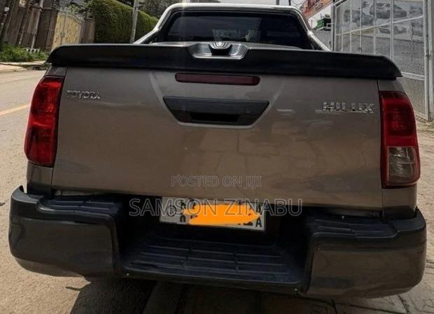 Toyota Hilux 2021 Gray