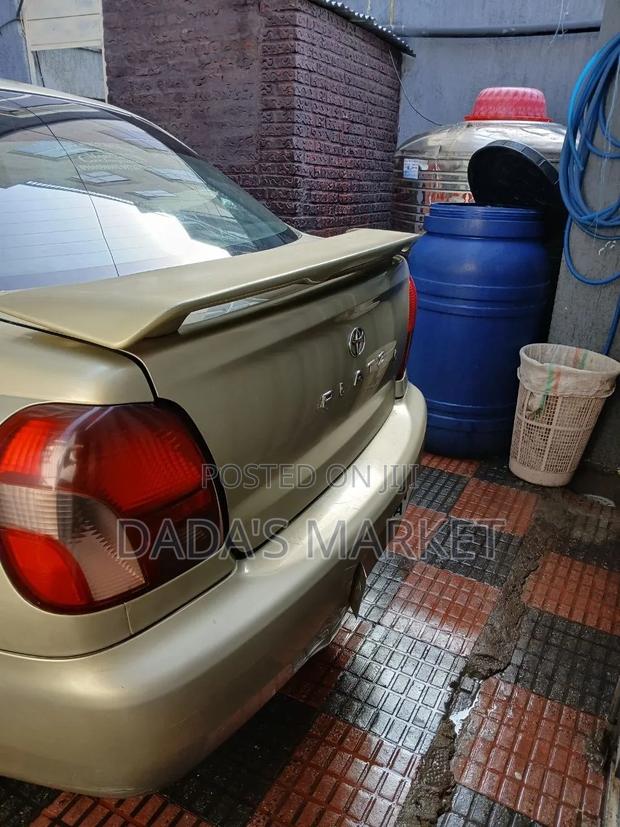 Toyota Platz 2001 Gold