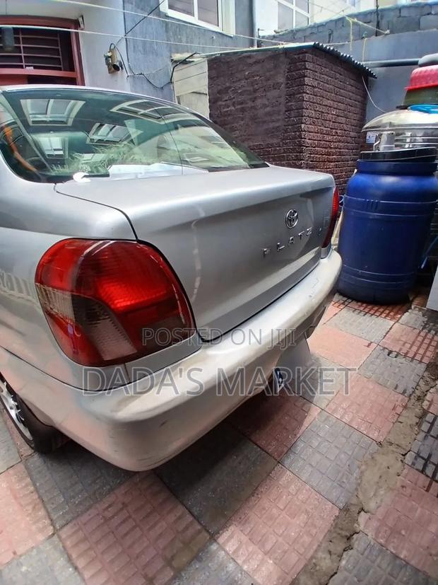 Toyota Platz 2001 Silver