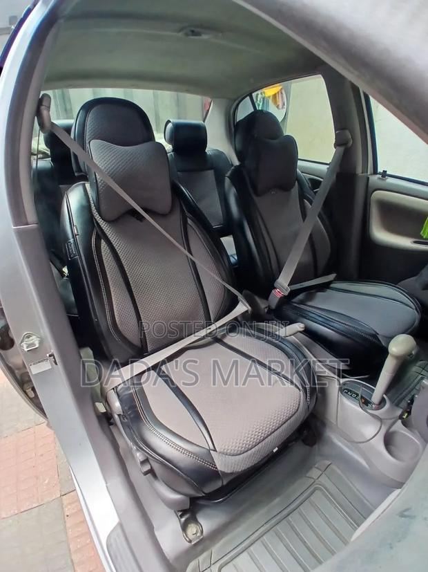 Toyota Platz 2001 Silver