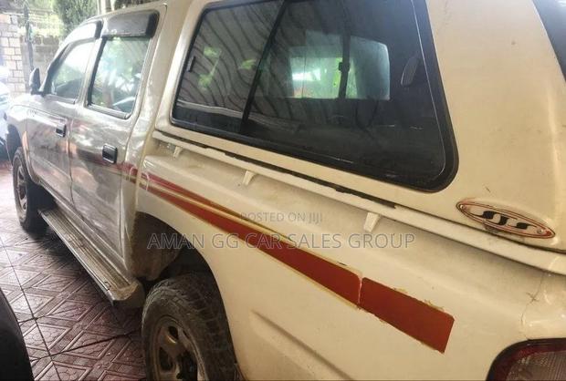 Toyota Hilux 2004 Ivory