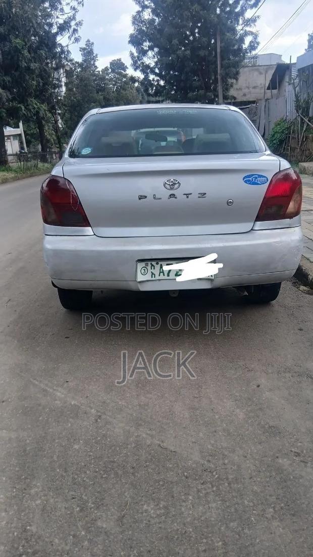 Toyota Platz 2001 Silver