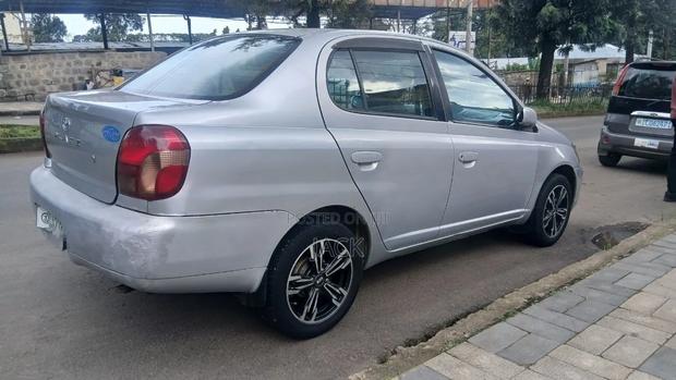 Toyota Platz 2001 Silver