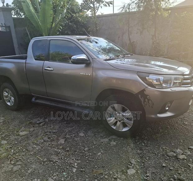 Toyota Hilux 2019 Gray