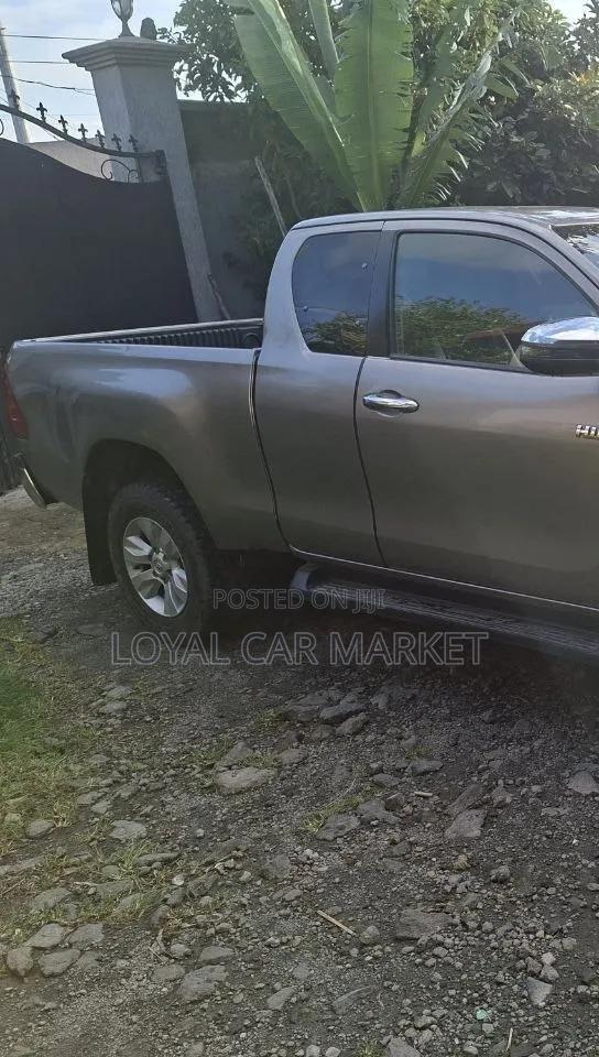 Toyota Hilux 2019 Gray