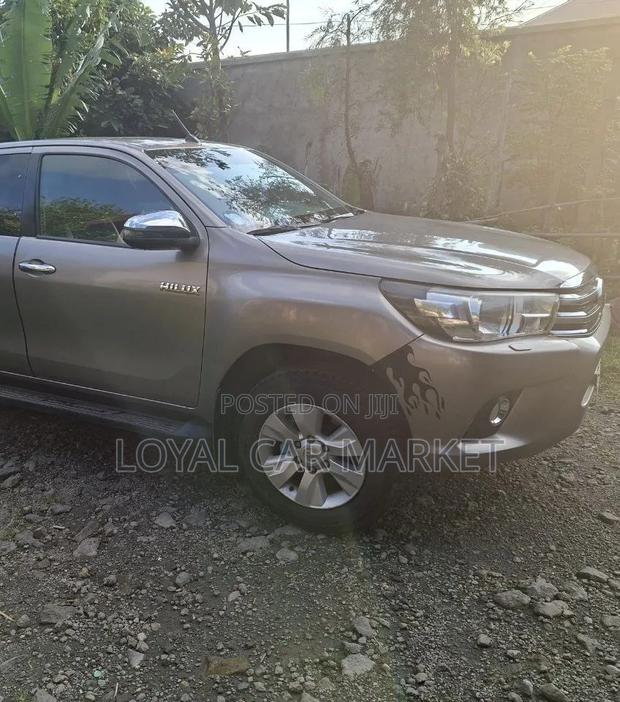Toyota Hilux 2019 Gray