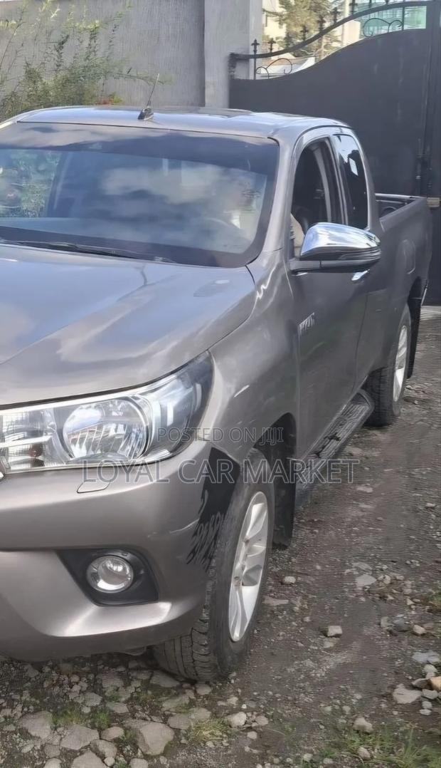 Toyota Hilux 2019 Gray