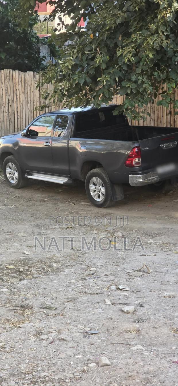 Toyota Hilux 2018 Black