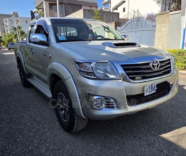 Toyota Hilux 3.0 D-4D 4x4 2013 Gray