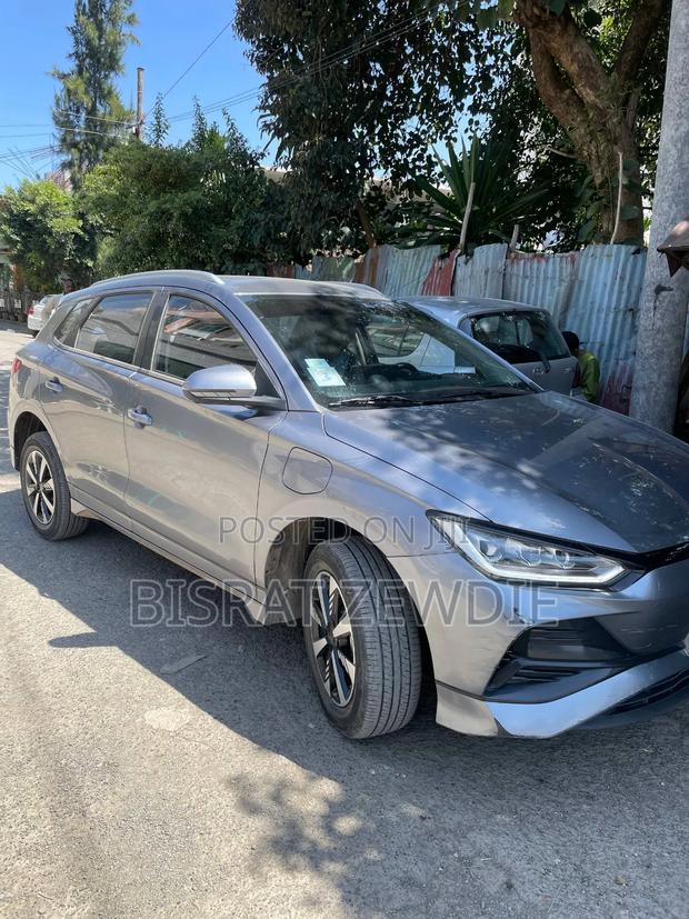 BYD E2 43 kWh 94 hp FWD 2025 Gray