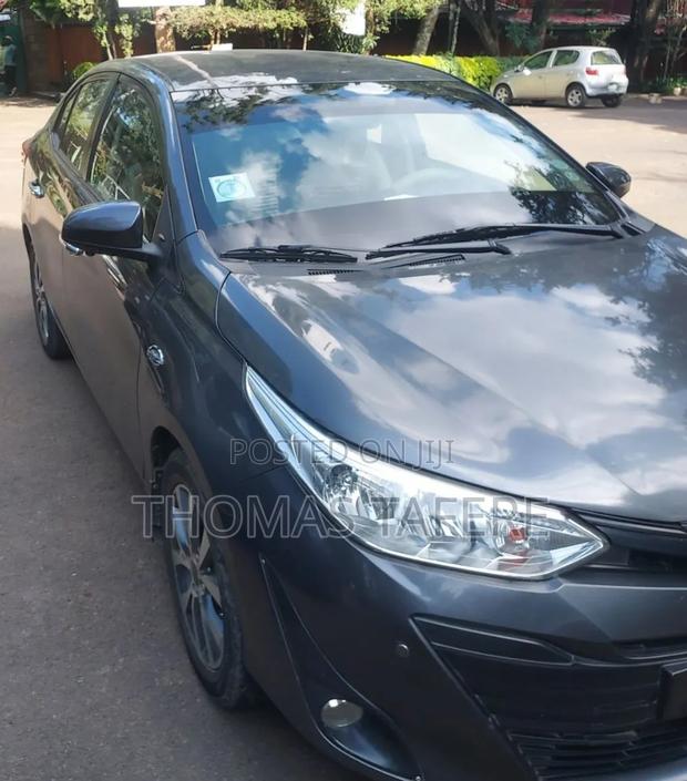 Toyota Yaris 2021 Gray