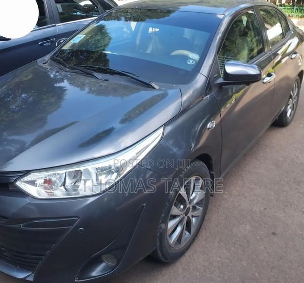 Toyota Yaris 2021 Gray