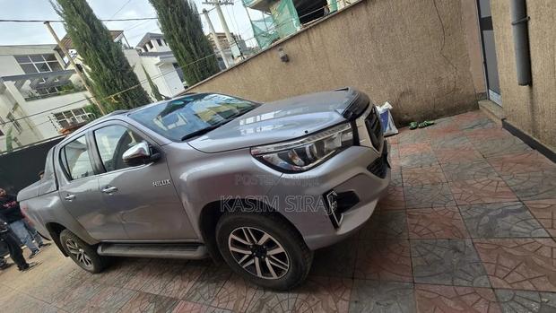 Toyota Hilux Revo Double Cab Deisel 2.4 AWD 2019 Silver