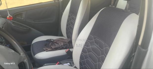 Toyota Vitz 2000 Silver