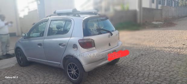 Toyota Vitz 2000 Silver