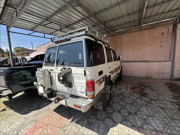 Toyota Land Cruiser 2013 White