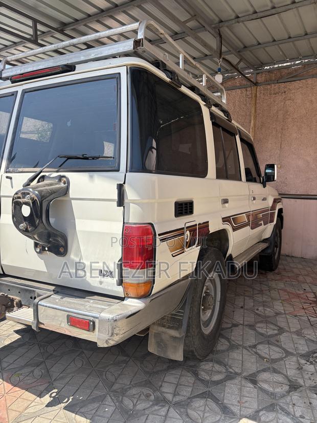 Toyota Land Cruiser 2013 White