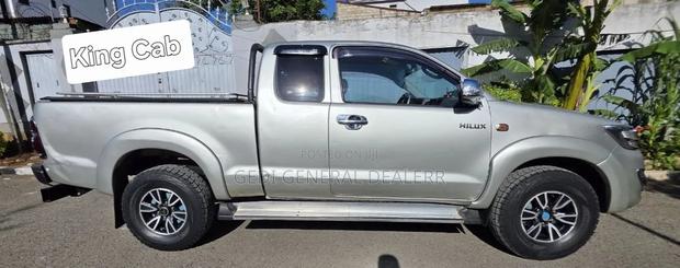 Toyota Hilux 2013 Silver