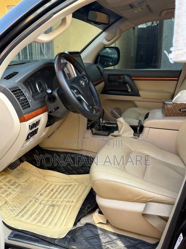 Toyota Land Cruiser 2016 Black