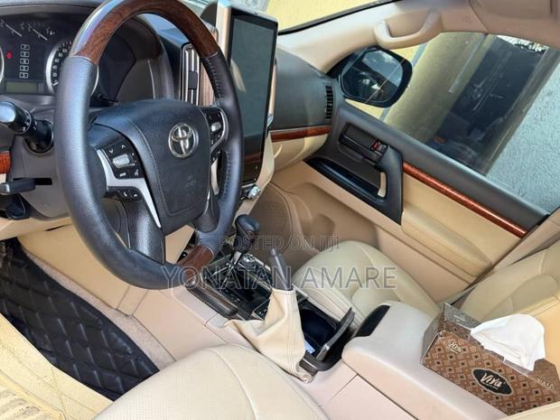 Toyota Land Cruiser 2016 Black