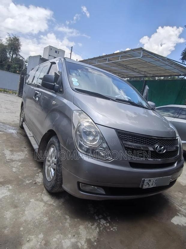 Hyundai H200 2013 Silver