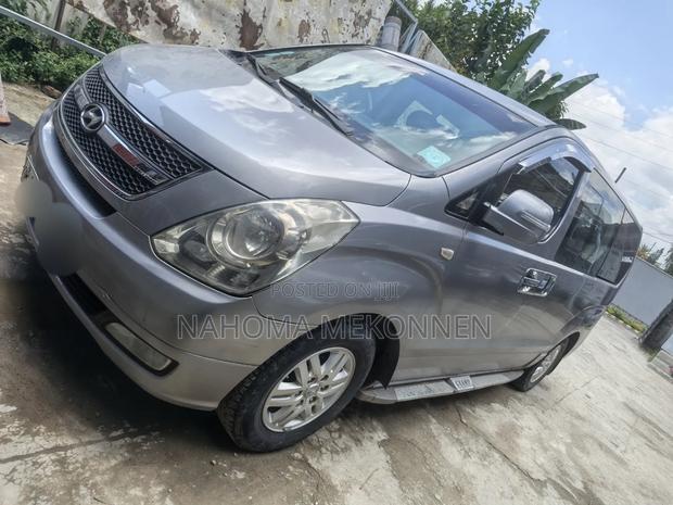 Hyundai H200 2013 Silver