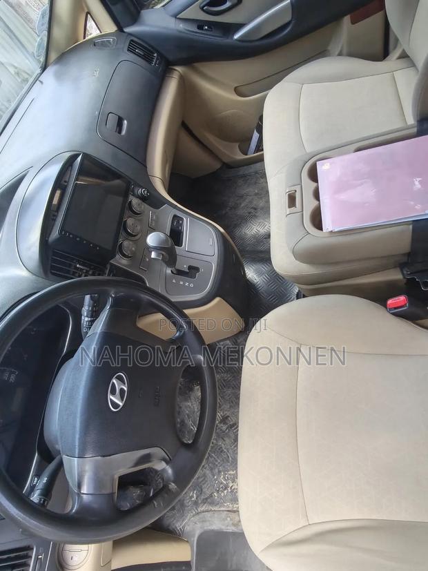 Hyundai H200 2013 Silver