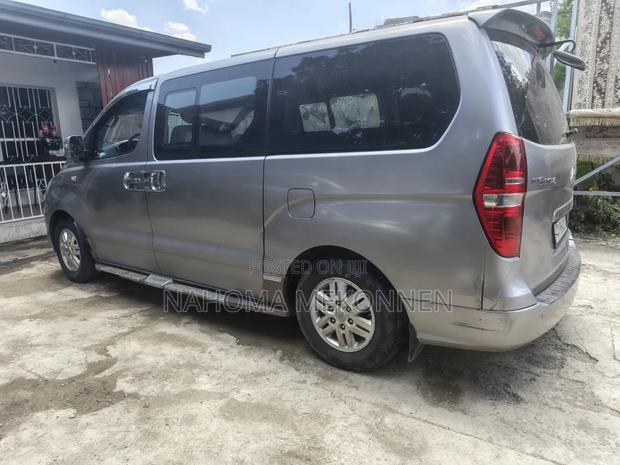 Hyundai H200 2013 Silver